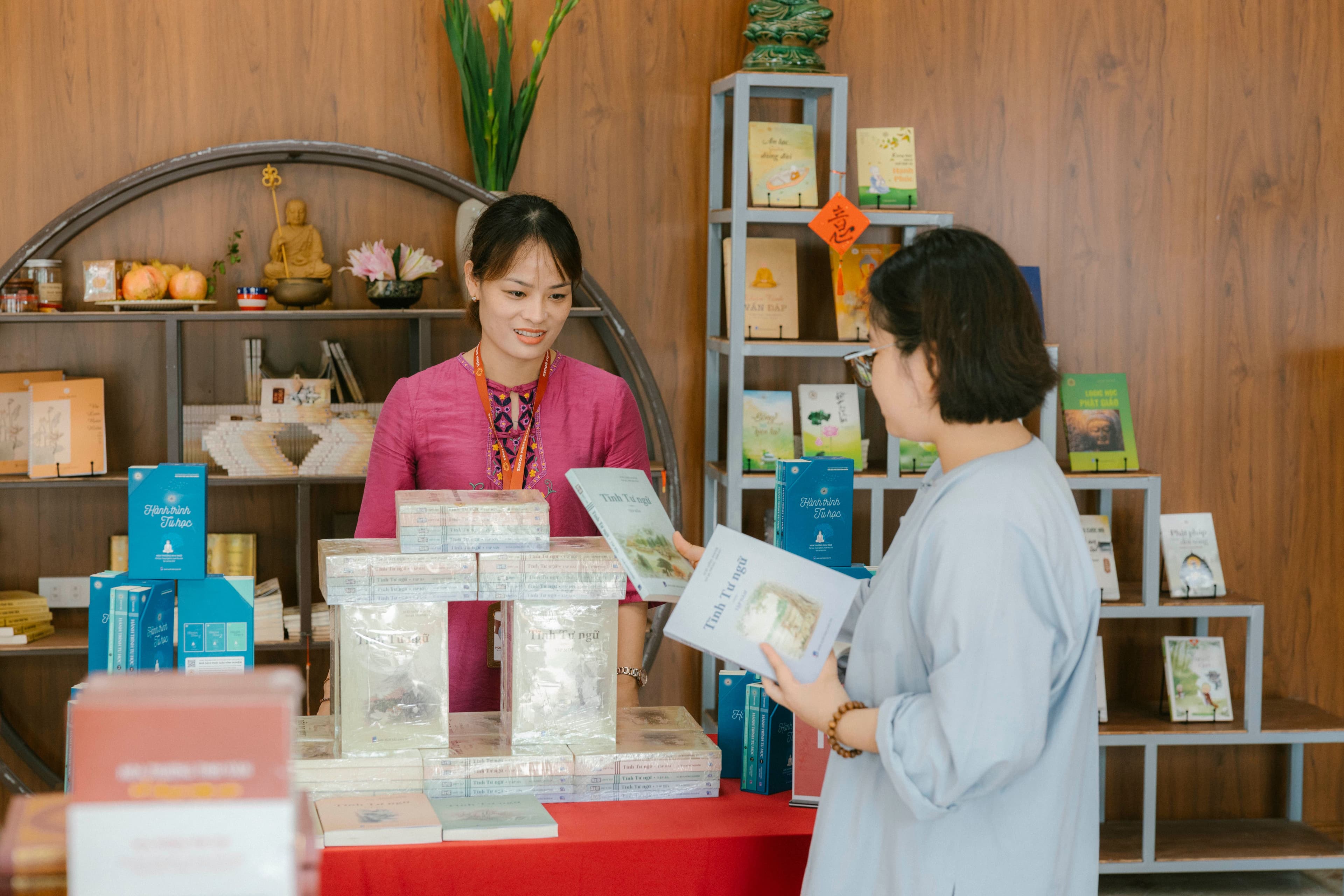 a bookstore employee helping a customer